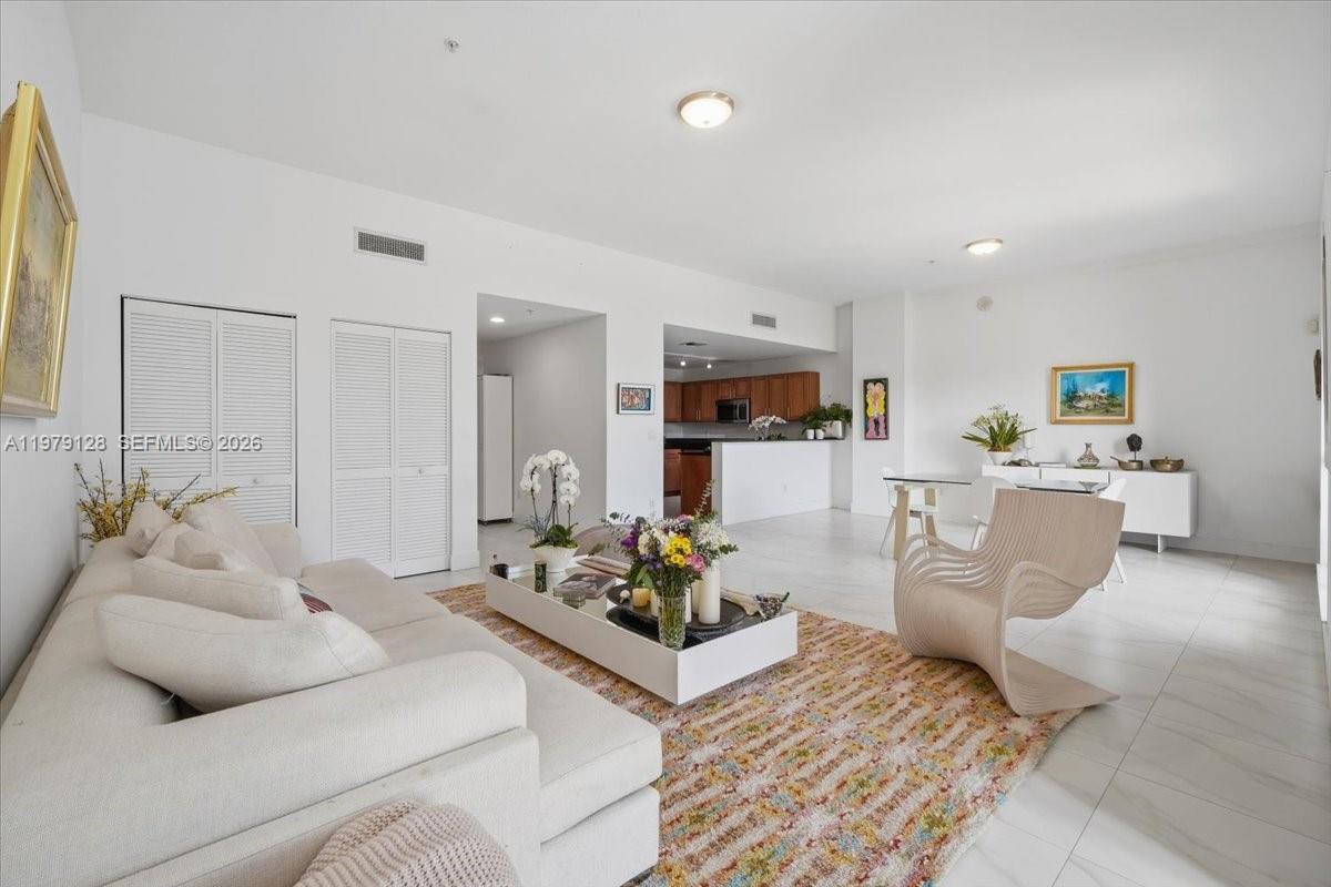 COLONNADE AT DADELAND SE - Residential