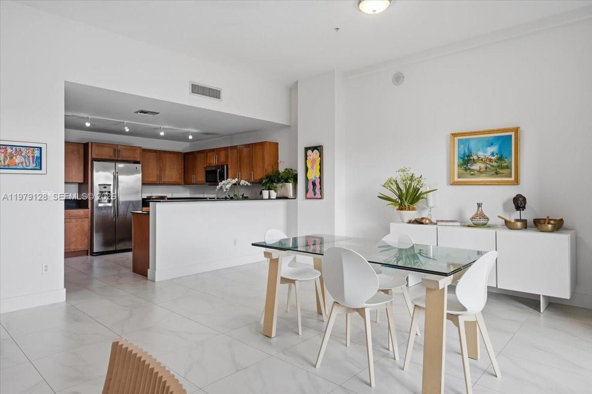 COLONNADE AT DADELAND SE - Residential