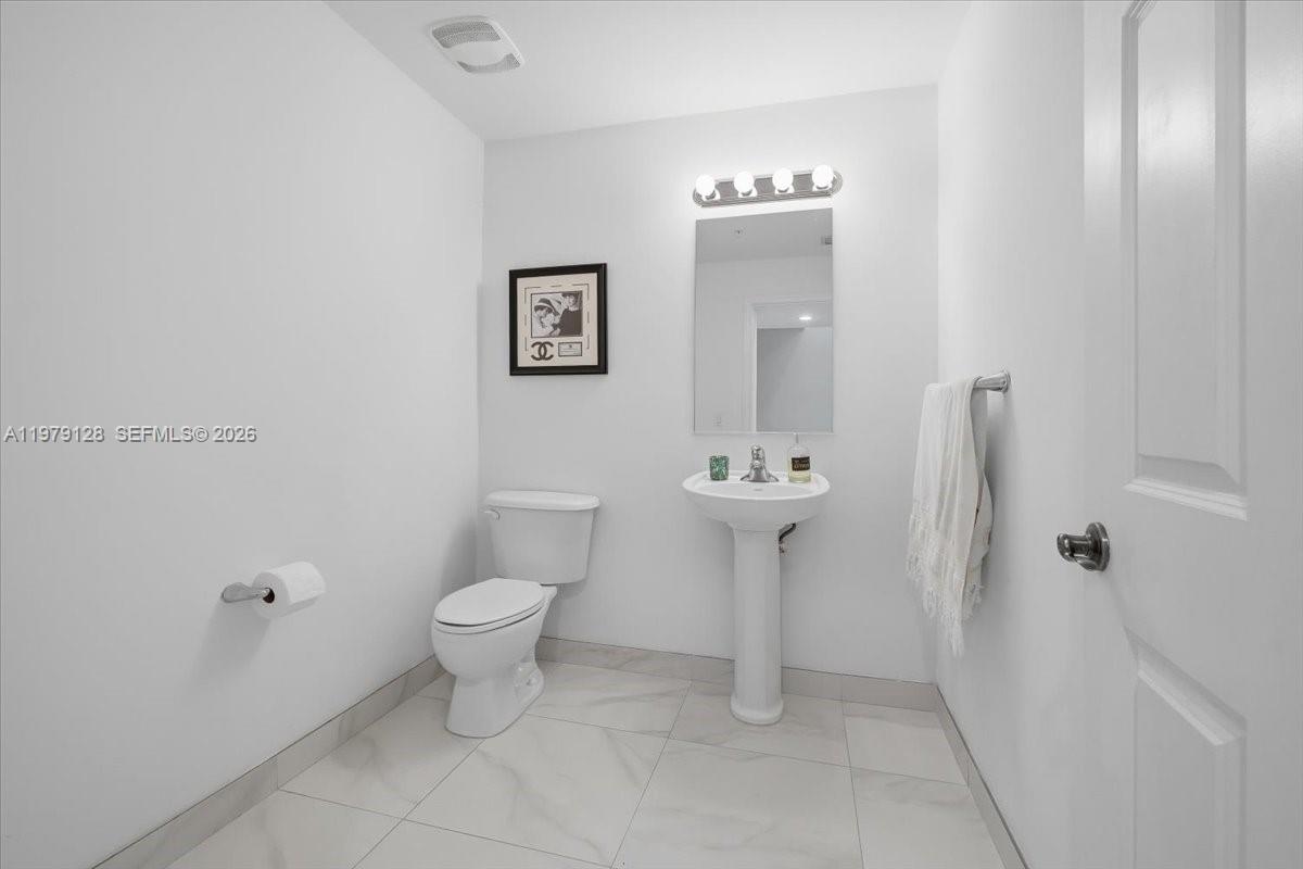 COLONNADE AT DADELAND SE - Residential