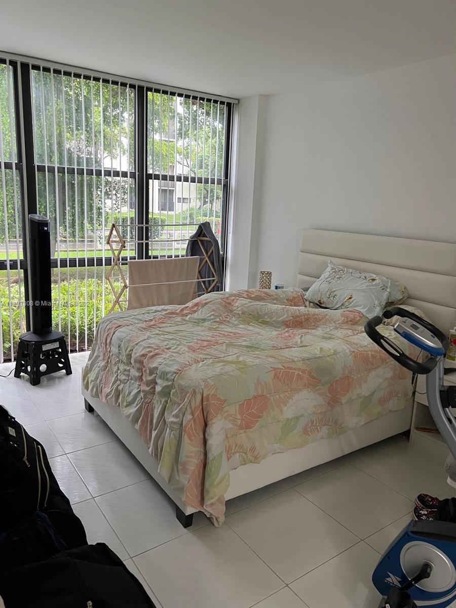 PLAZA OF AMERICAS CONDO P - Residential Lease