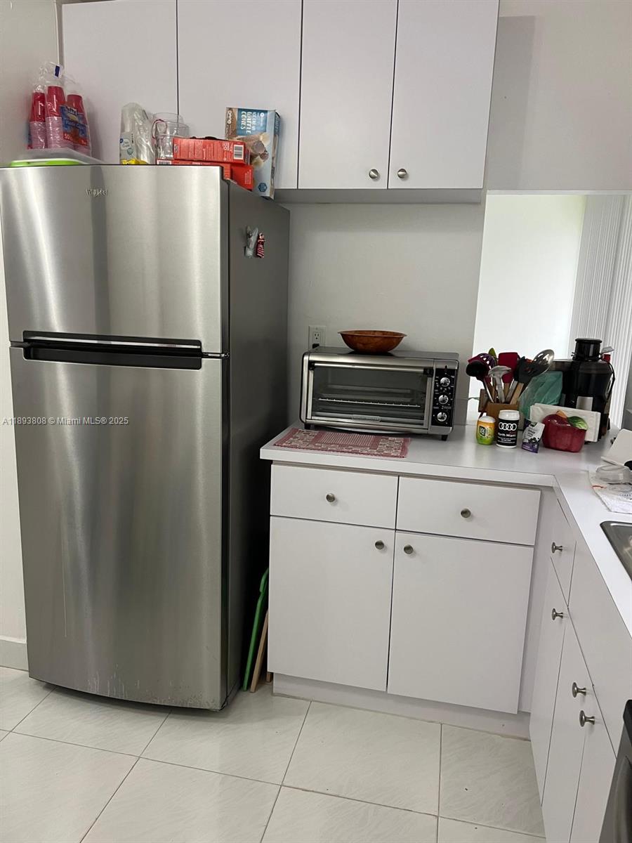 PLAZA OF AMERICAS CONDO P - Residential Lease