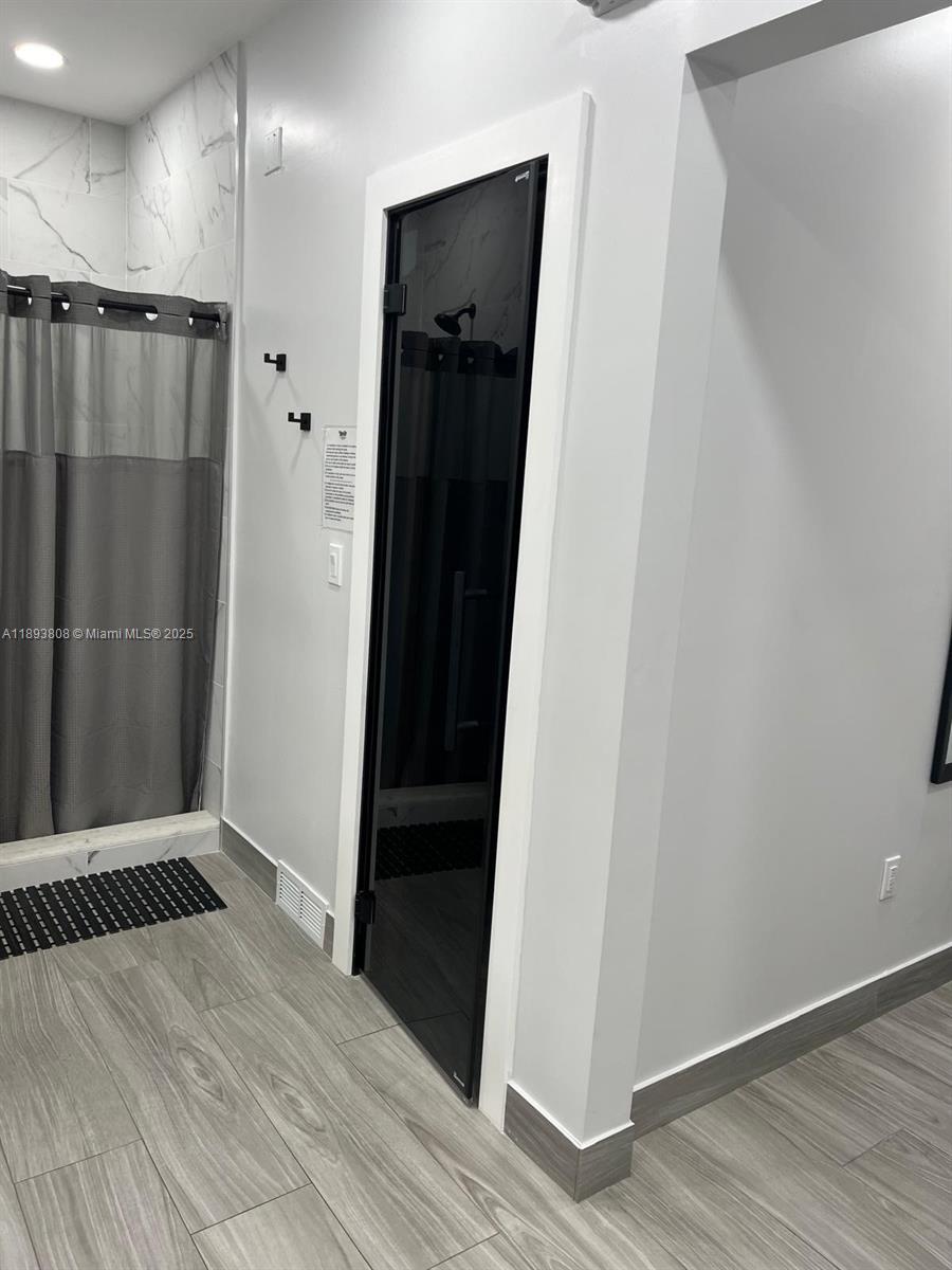 PLAZA OF AMERICAS CONDO P - Residential Lease