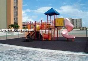 PLAZA OF AMERICAS CONDO P - Residential Lease