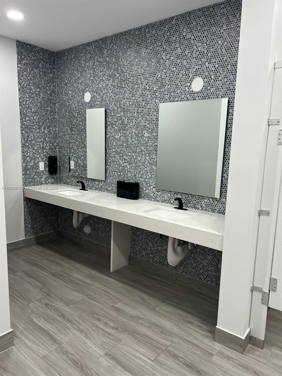 PLAZA OF AMERICAS CONDO P - Residential Lease