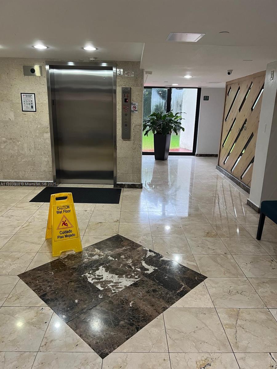 PLAZA OF AMERICAS CONDO P - Residential Lease