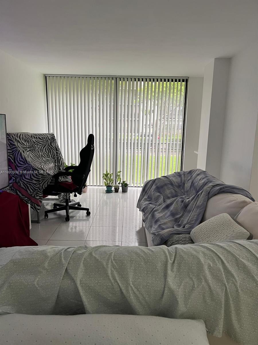 PLAZA OF AMERICAS CONDO P - Residential Lease