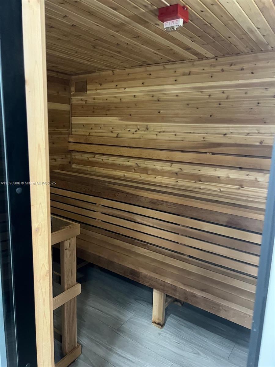 PLAZA OF AMERICAS CONDO P - Residential Lease