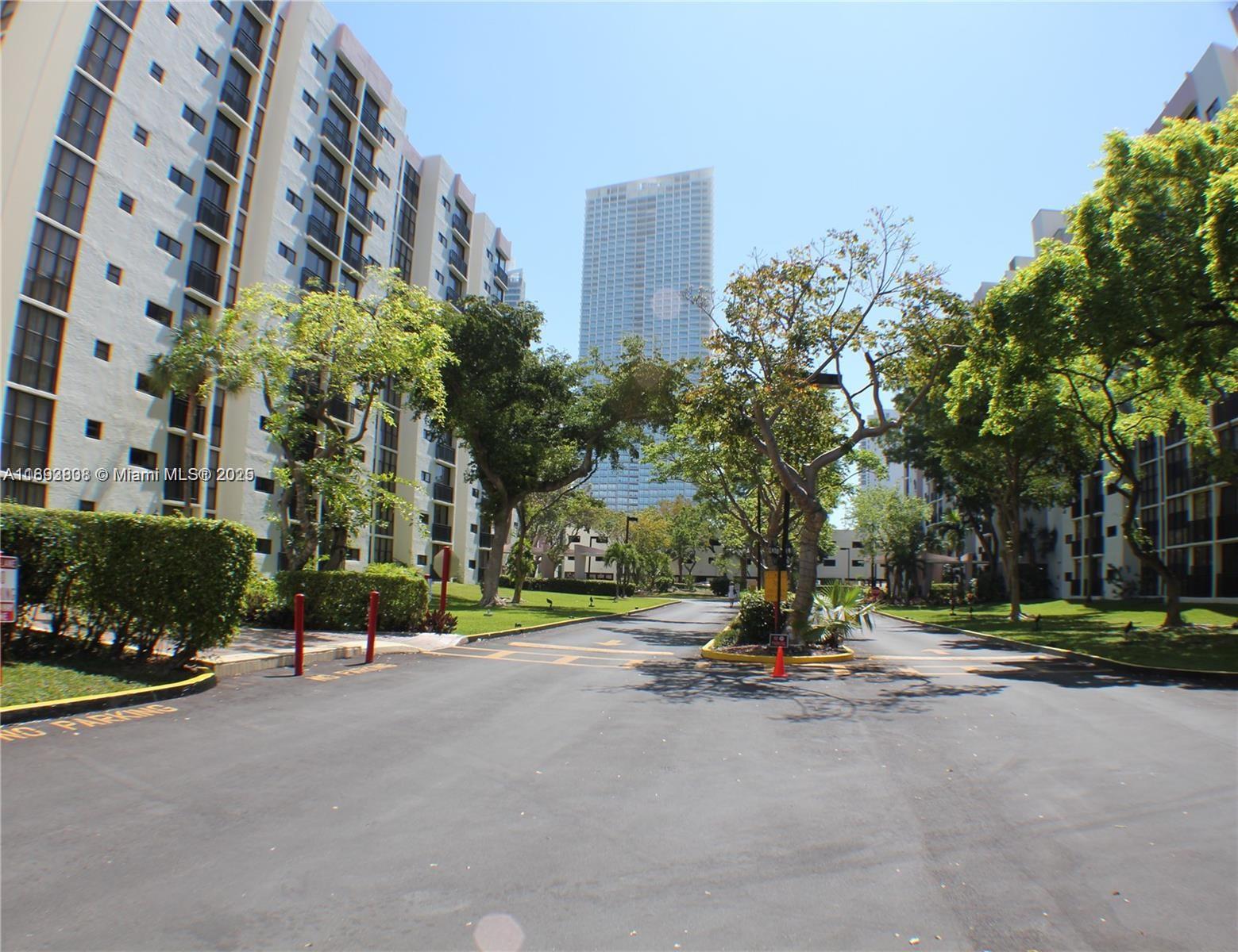 PLAZA OF AMERICAS CONDO P - Residential Lease