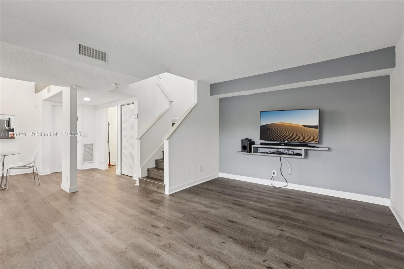 SARTORI LAKE - Residential