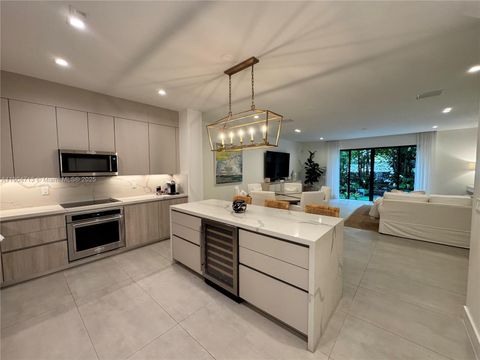 Photo of 6824 SW 80th St, Miami, FL 33143 (MLS # A11904713) Photo of 6824 SW 80th St, Miami, FL 33143 (MLS # A11904713)