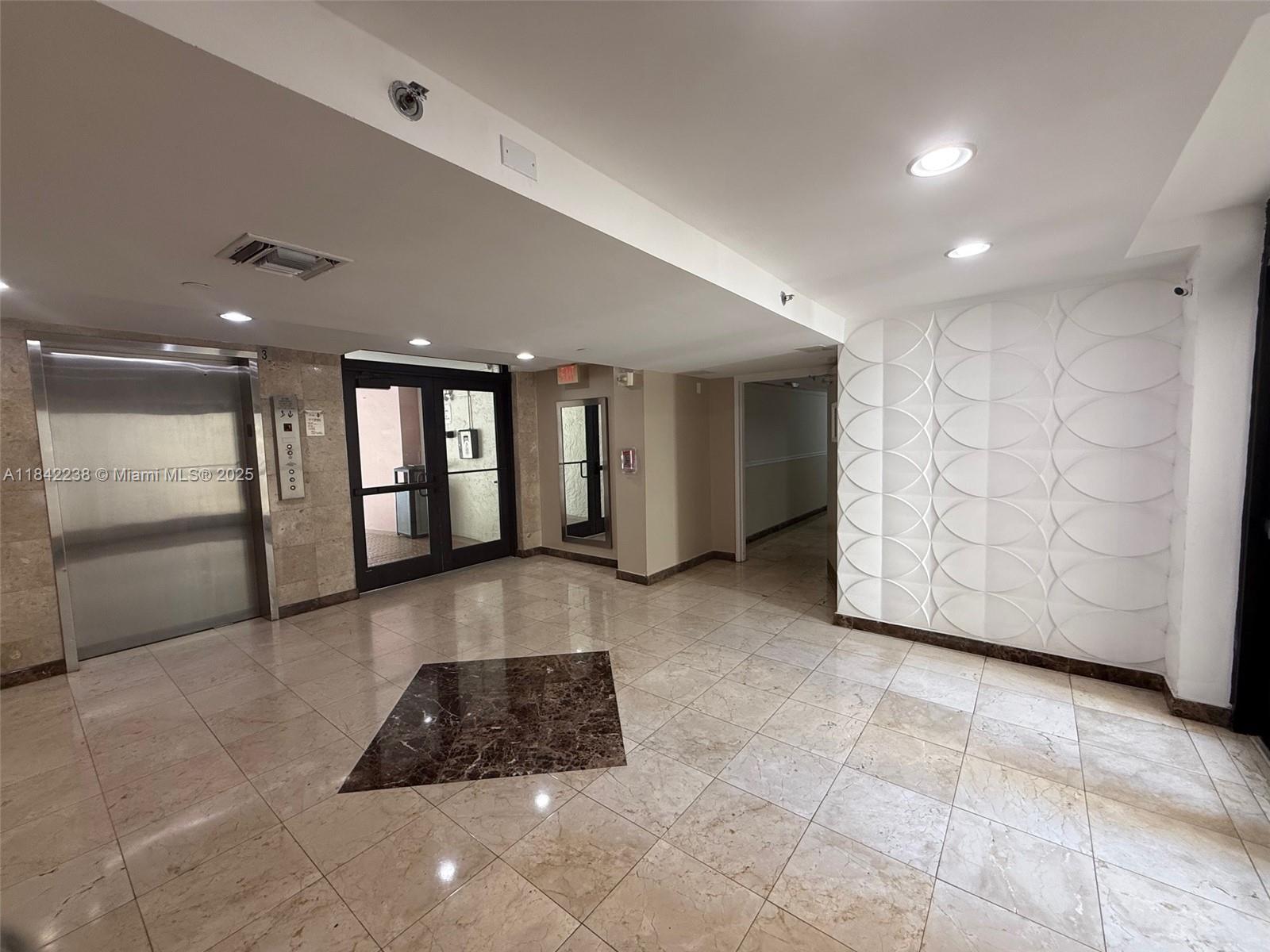 PLAZA OF AMERICAS CONDO P - Residential
