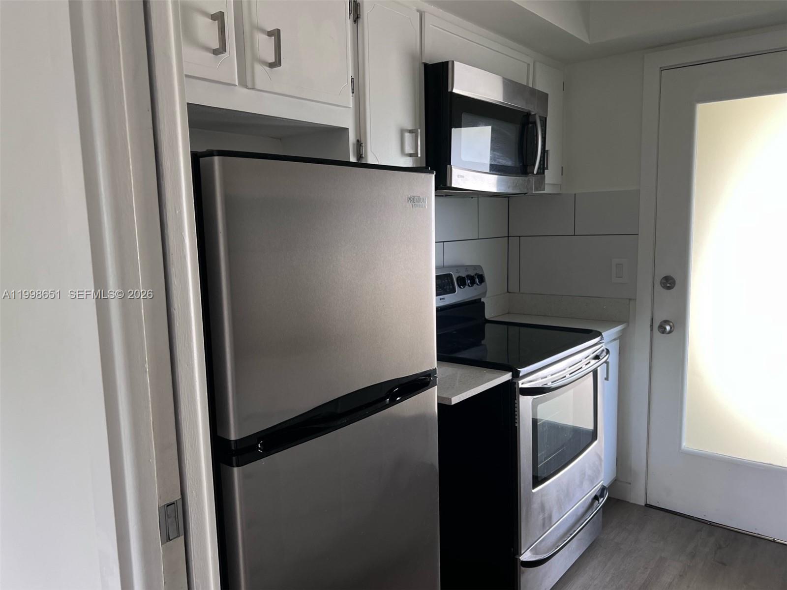 1350 E Sample Rd 306