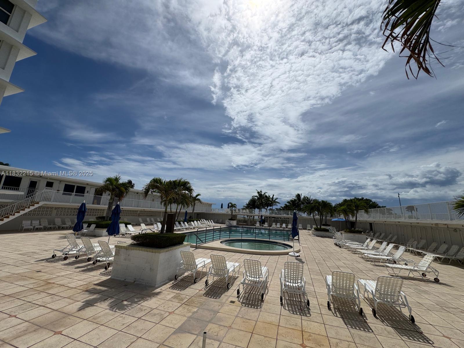 4747 Collins Ave 502