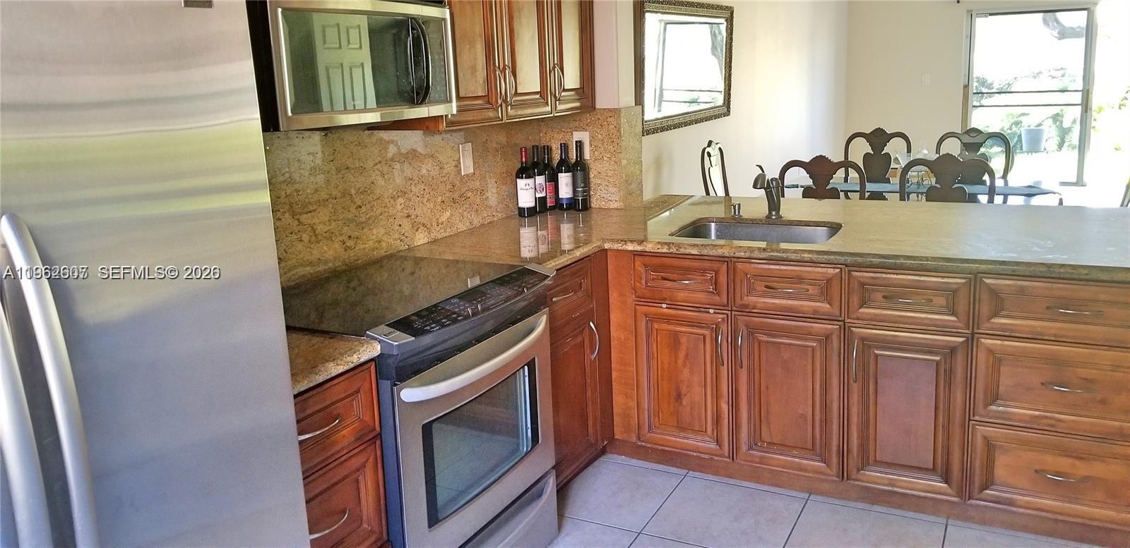 HAMPTON PLACE CONDO - Residential