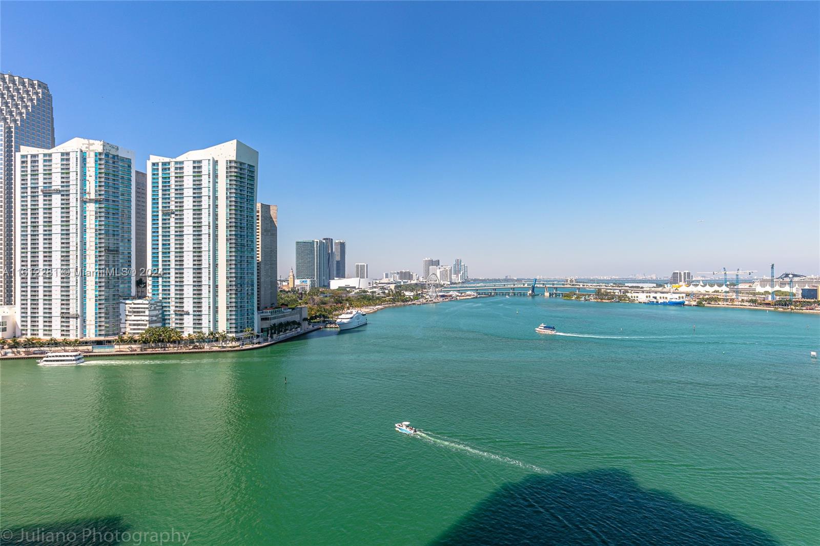 THREE TEQUESTA POINT COND - Residential