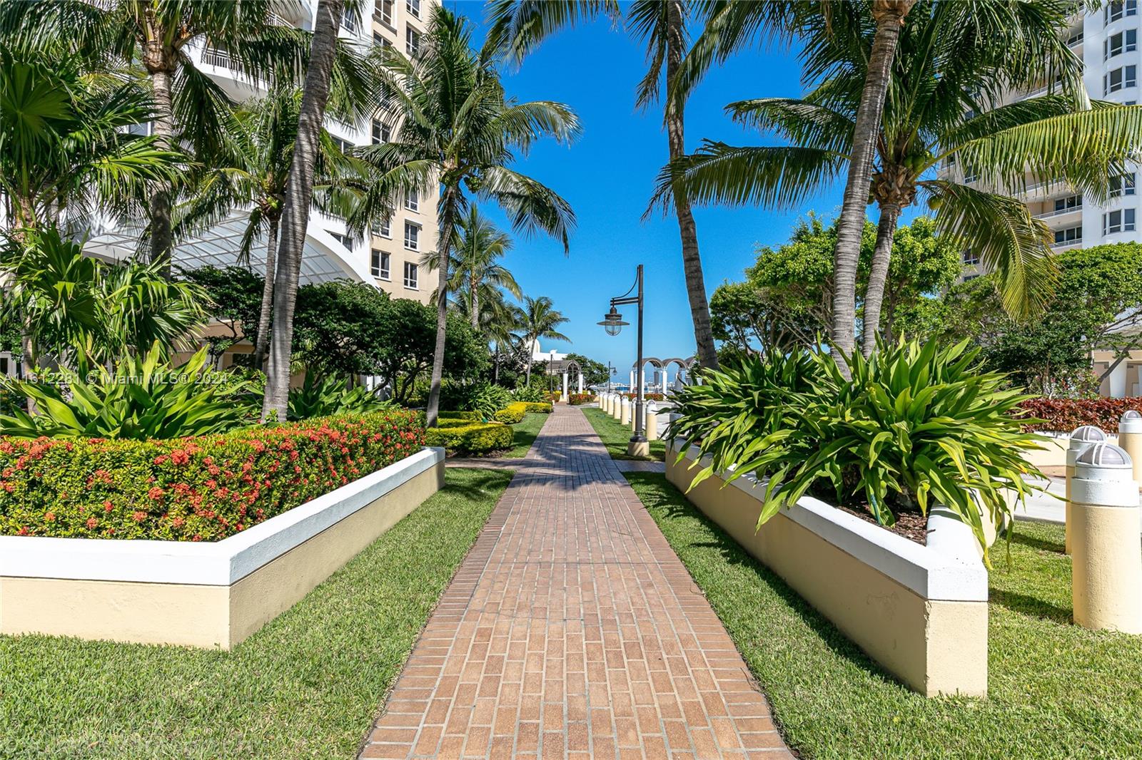 THREE TEQUESTA POINT COND - Residential