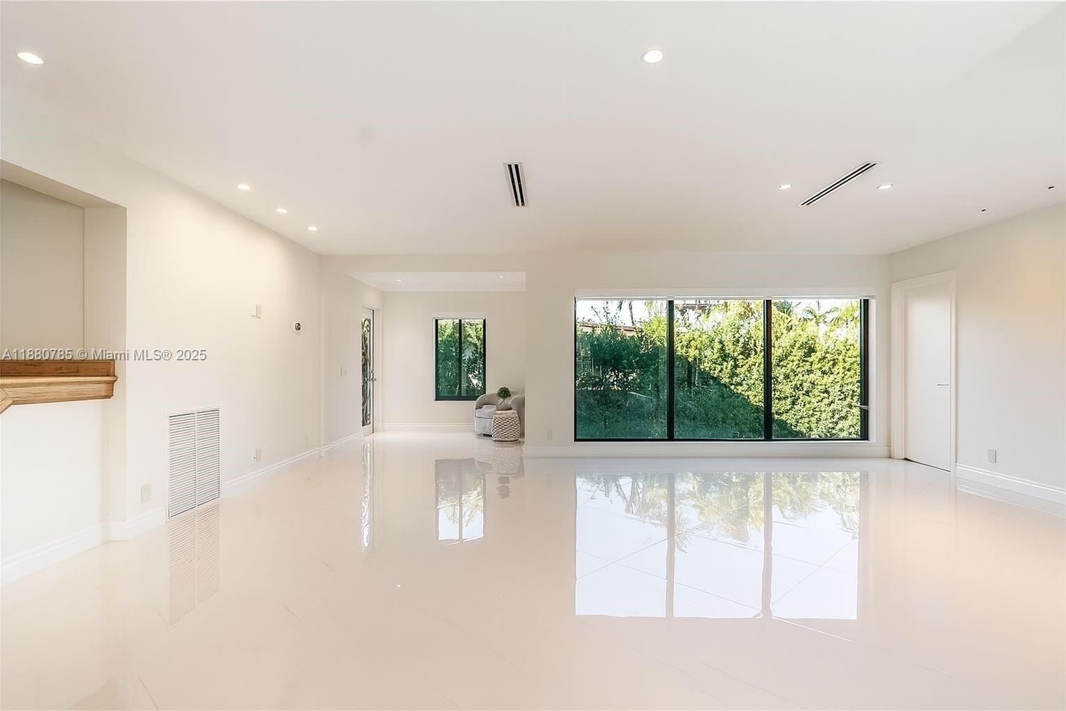 VENETIAN SEC KEYSTONE POI - Residential