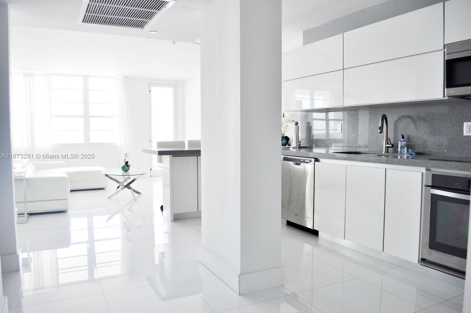 THE DECOPLAGE CONDO - Residential Lease