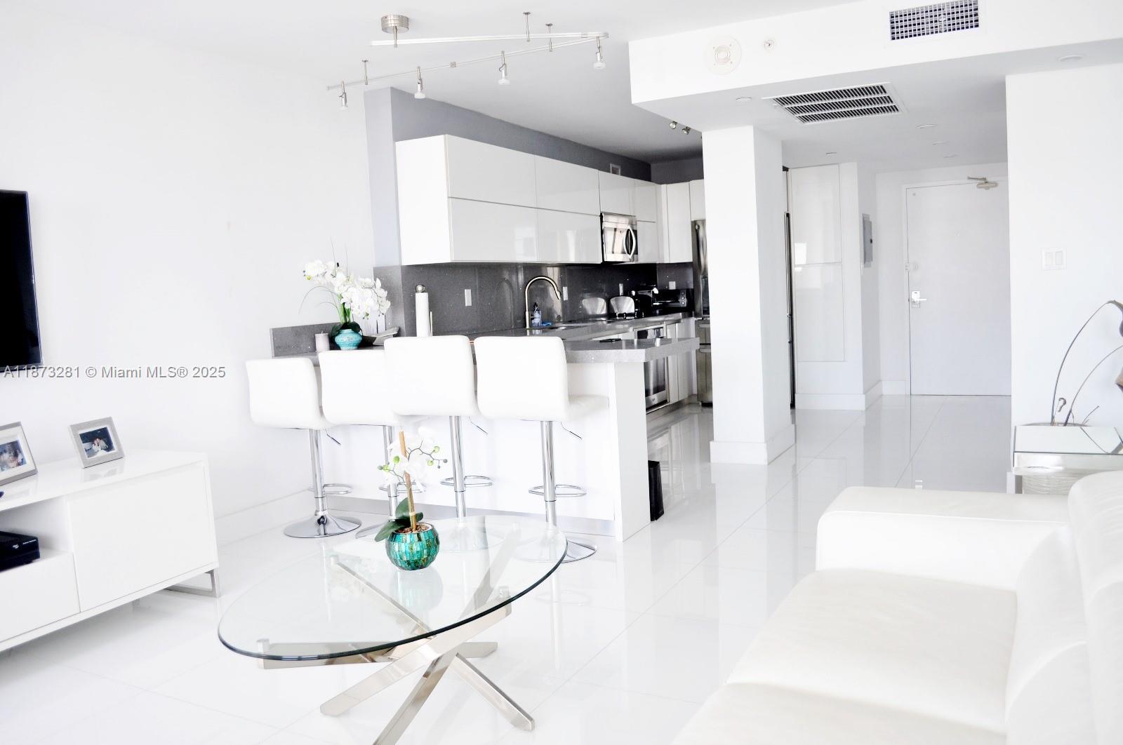 THE DECOPLAGE CONDO - Residential Lease