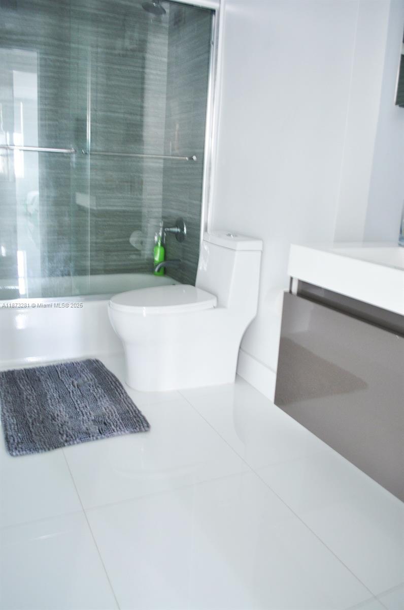 THE DECOPLAGE CONDO - Residential Lease