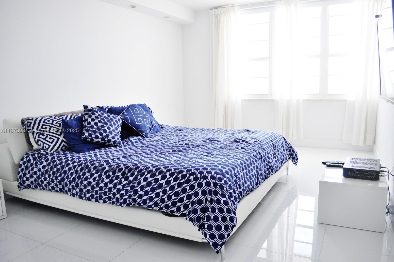 THE DECOPLAGE CONDO - Residential Lease