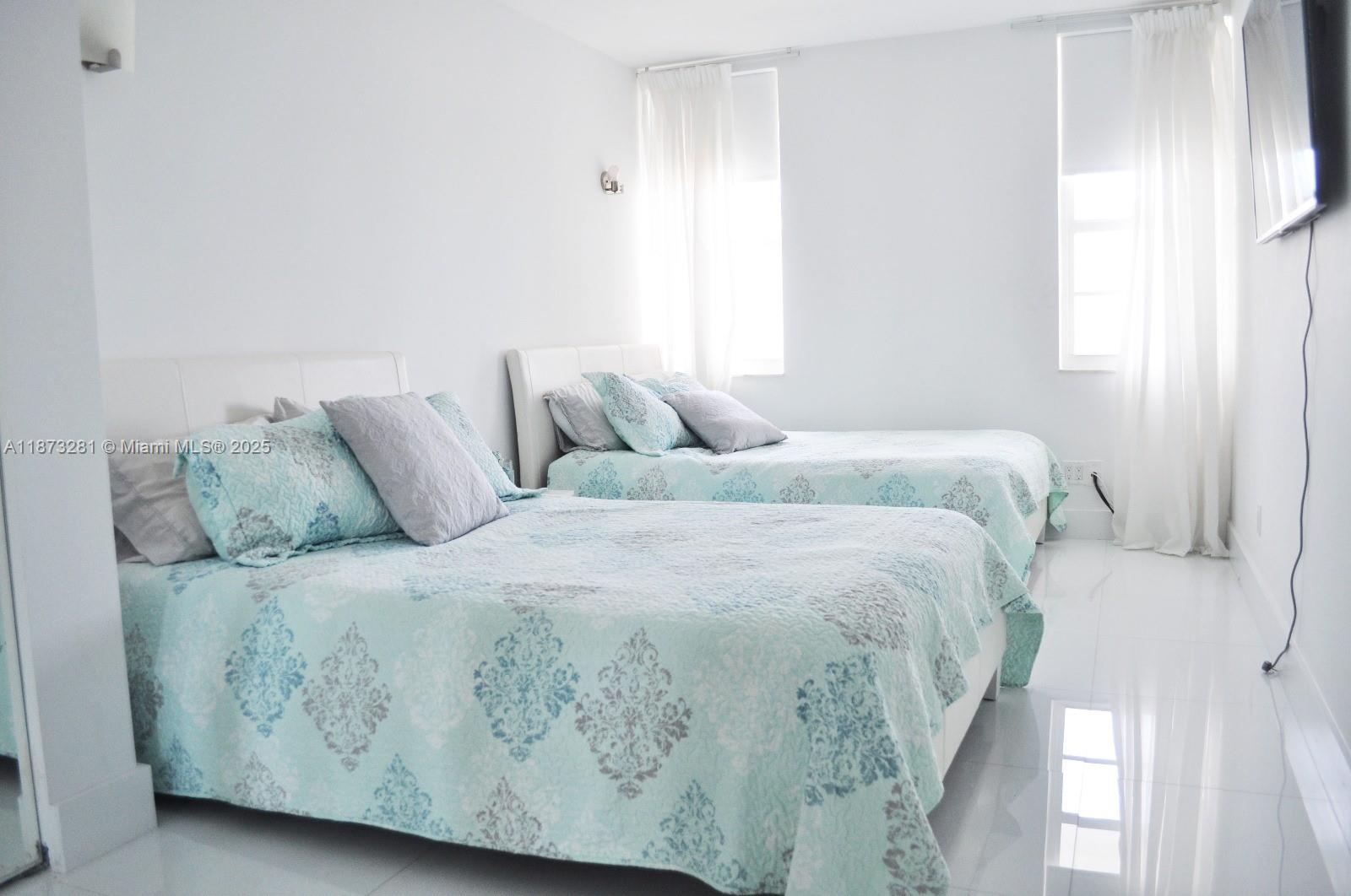 THE DECOPLAGE CONDO - Residential Lease