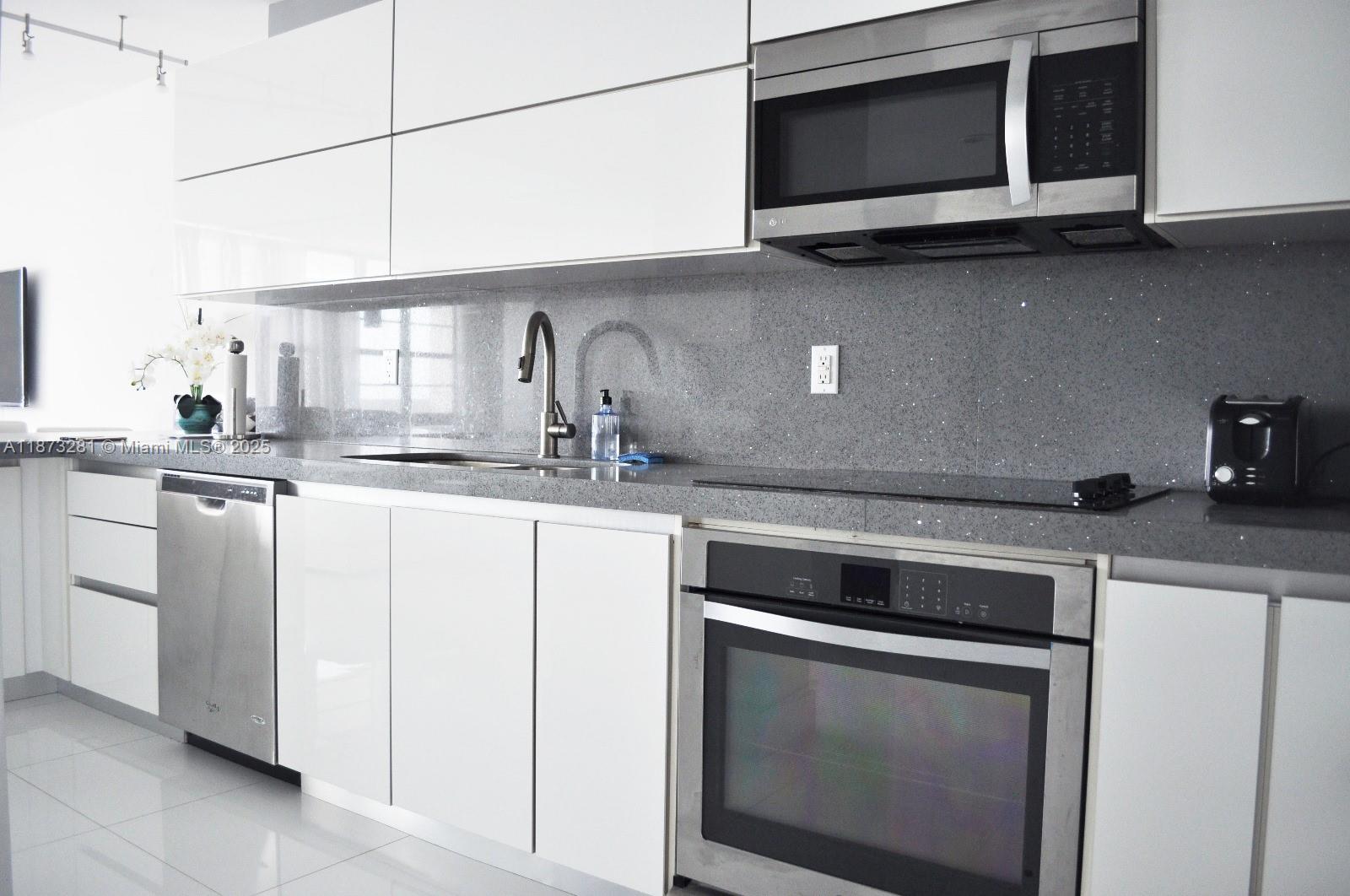 THE DECOPLAGE CONDO - Residential Lease