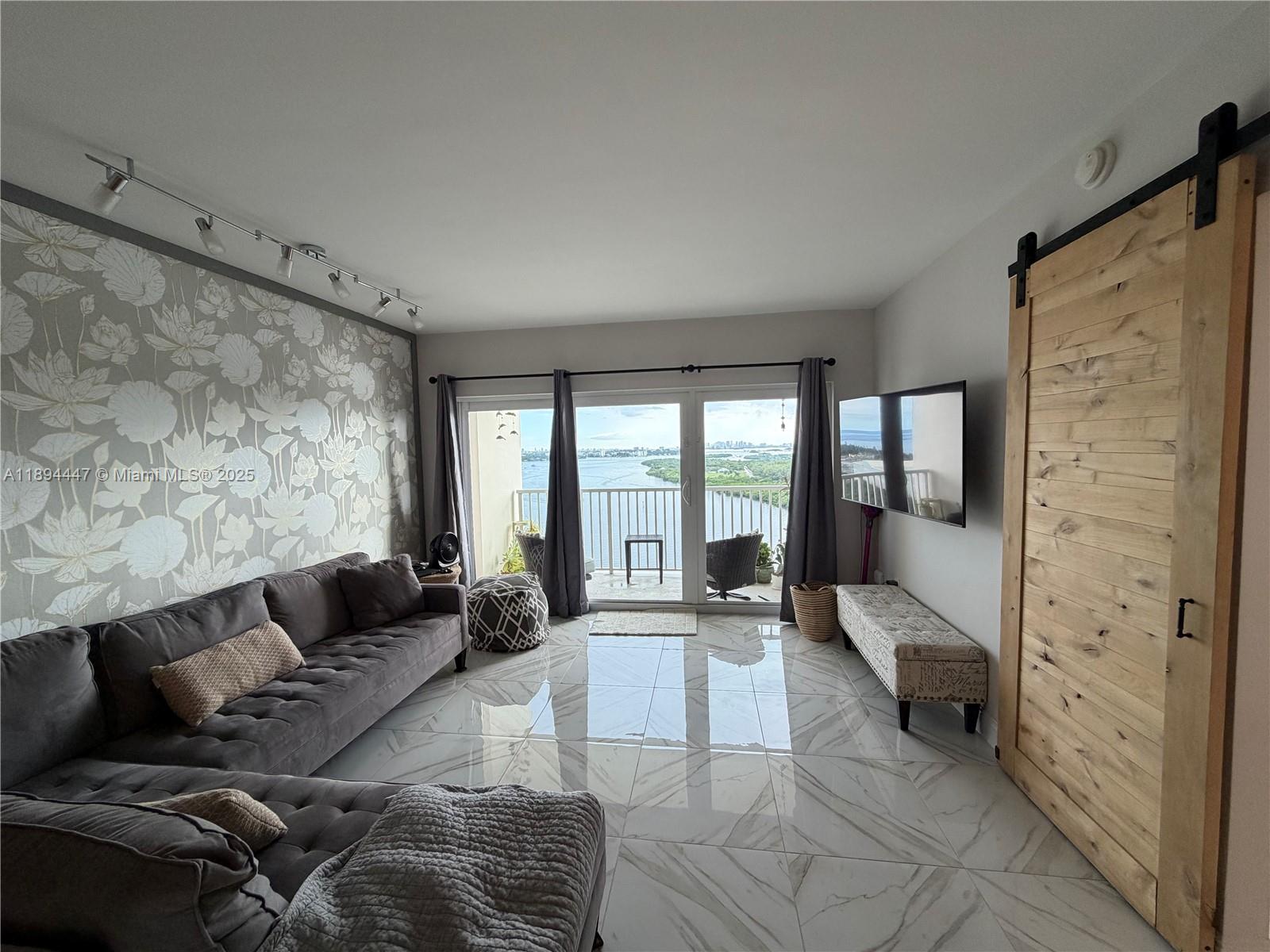 ARLEN HOUSE CONDO - Residential