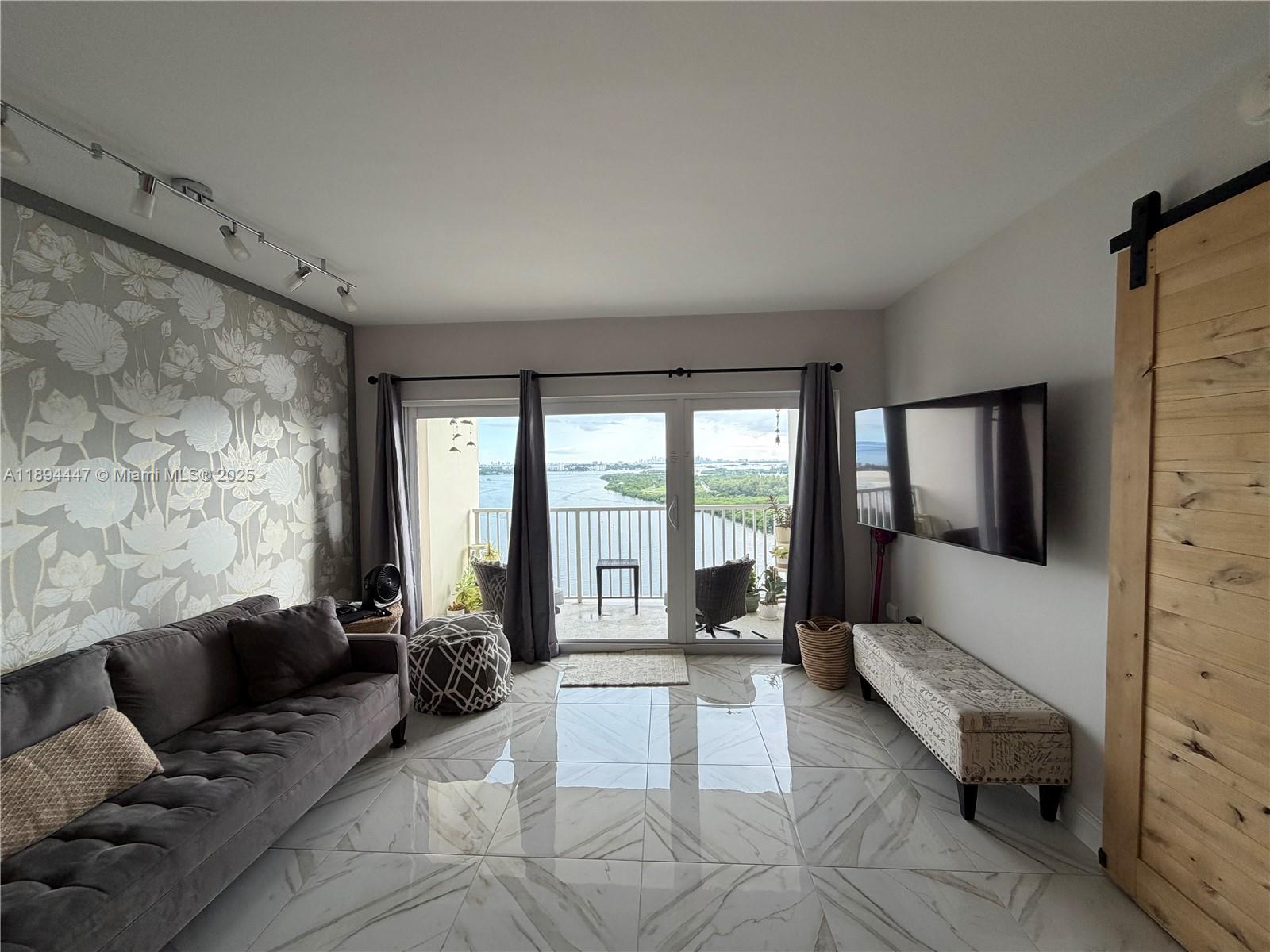 ARLEN HOUSE CONDO - Residential