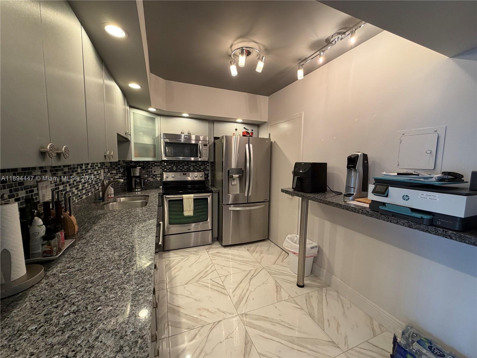 ARLEN HOUSE CONDO - Residential