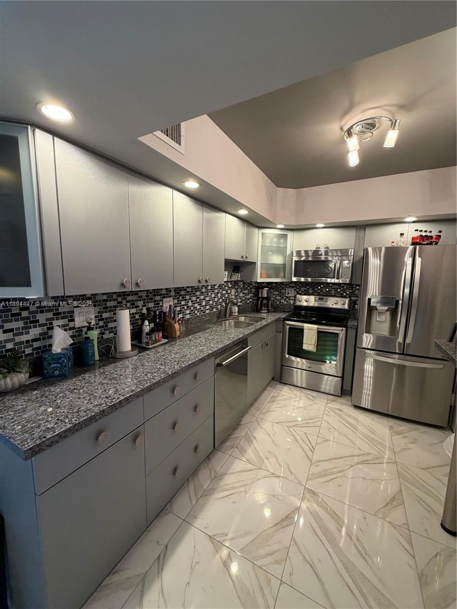 ARLEN HOUSE CONDO - Residential