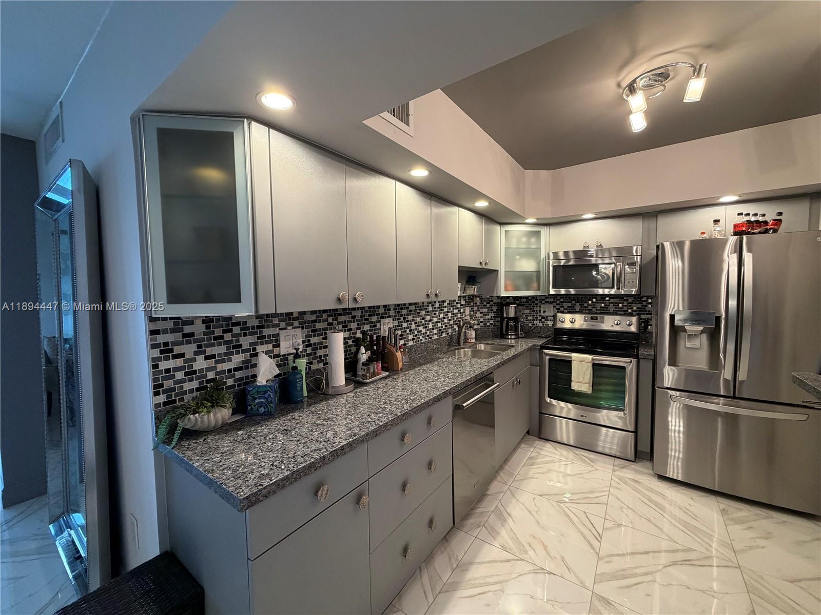 ARLEN HOUSE CONDO - Residential