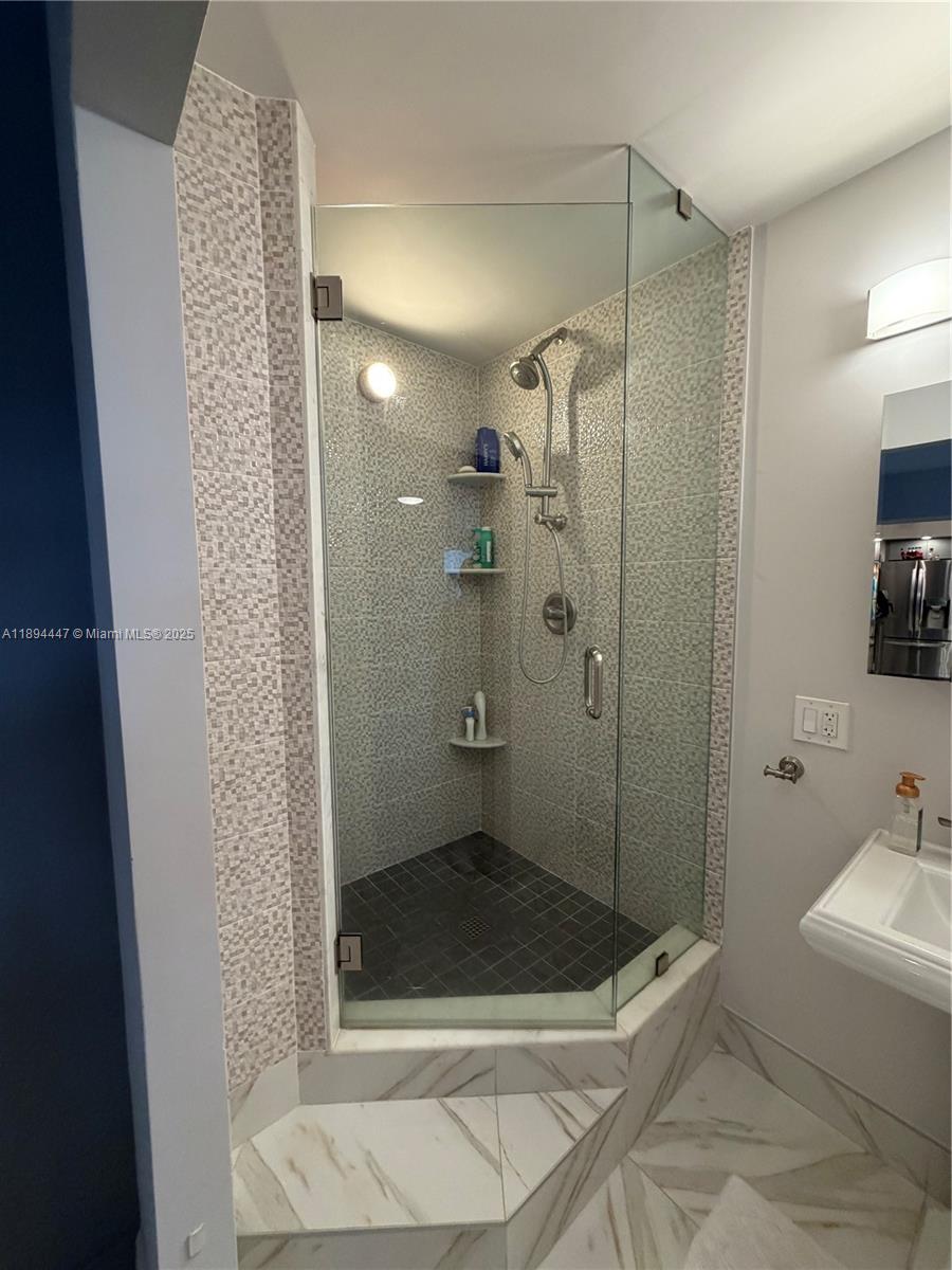 ARLEN HOUSE CONDO - Residential
