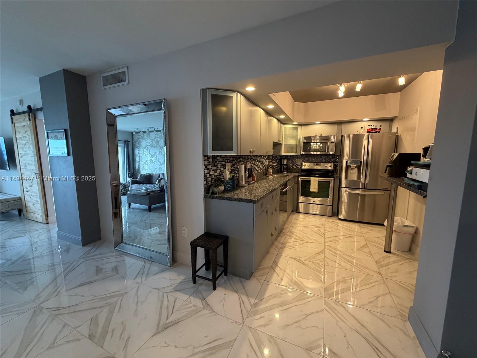 ARLEN HOUSE CONDO - Residential