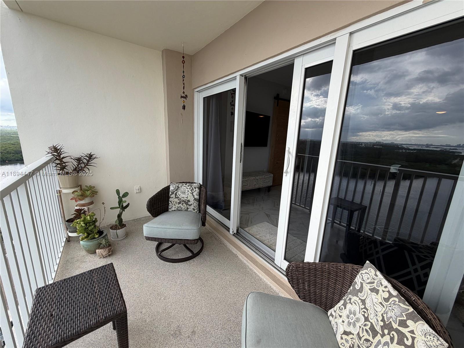 ARLEN HOUSE CONDO - Residential