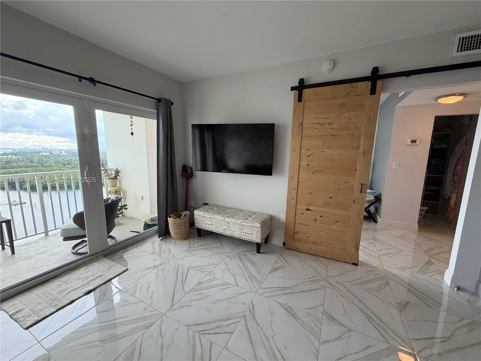 ARLEN HOUSE CONDO - Residential