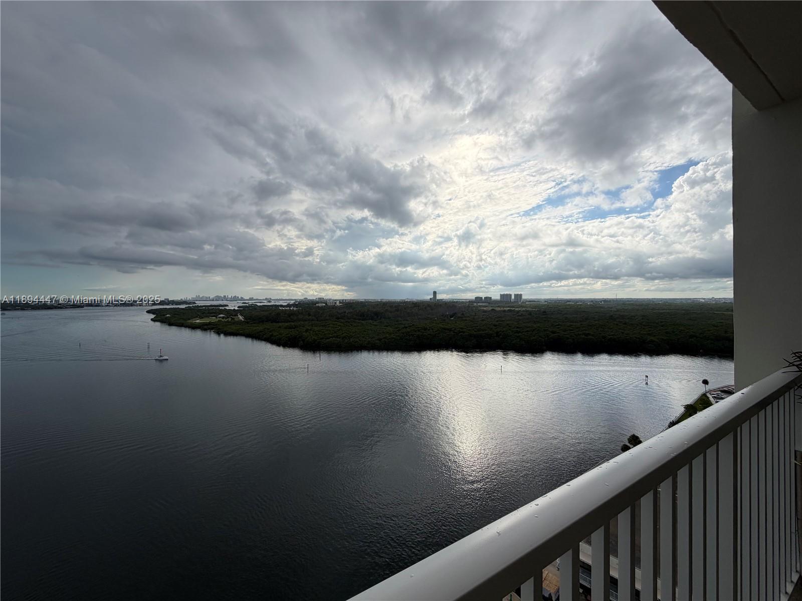 ARLEN HOUSE CONDO - Residential
