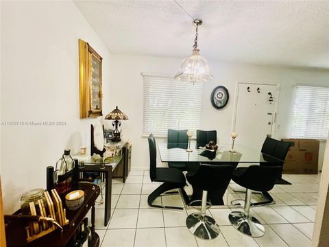 Condominium in Pembroke Pines FL 551 135th Ave Ave 6.jpg