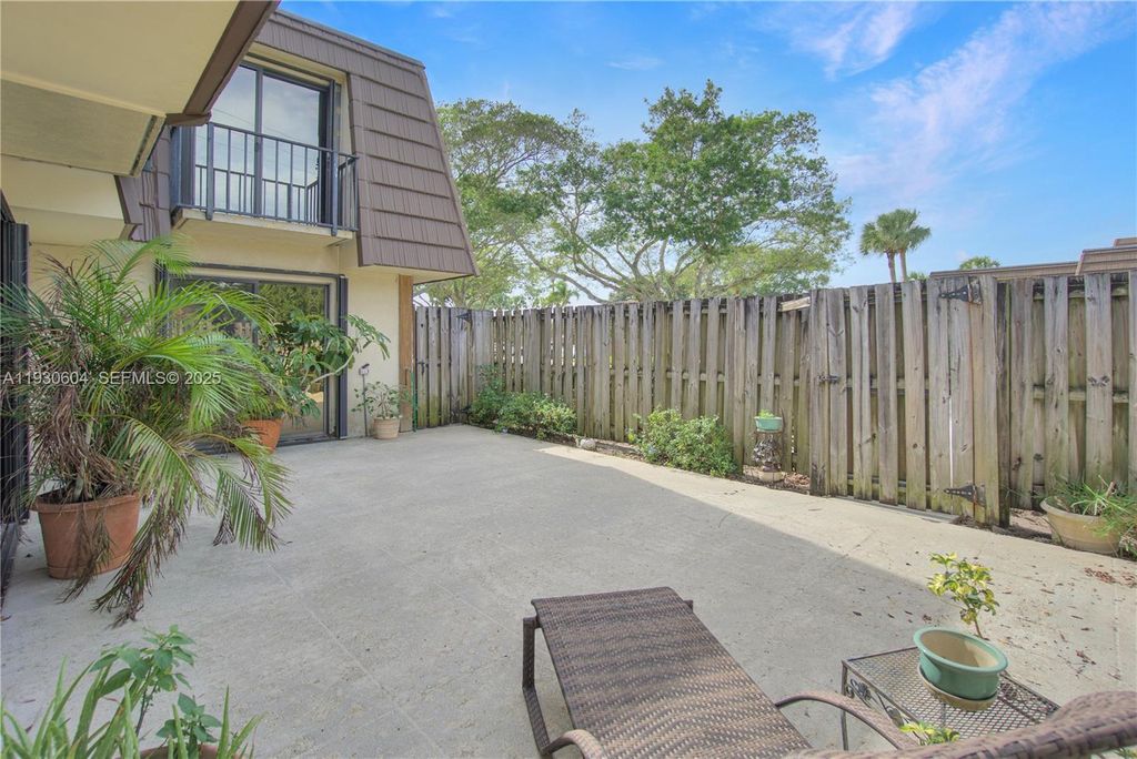 Photo of 1515 15th Ct, Palm Beach Gardens, FL 33410 (MLS # A11930604)