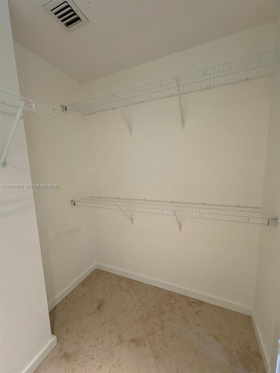 1060 BRICKELL CONDOUNIT - Residential