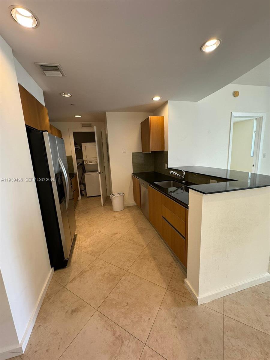 1060 BRICKELL CONDOUNIT - Residential