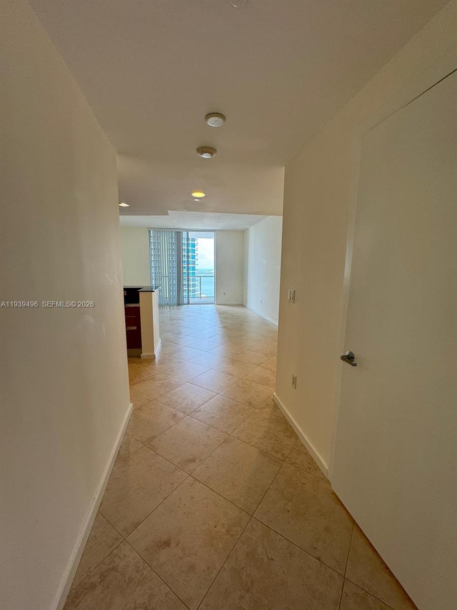 1060 BRICKELL CONDOUNIT - Residential