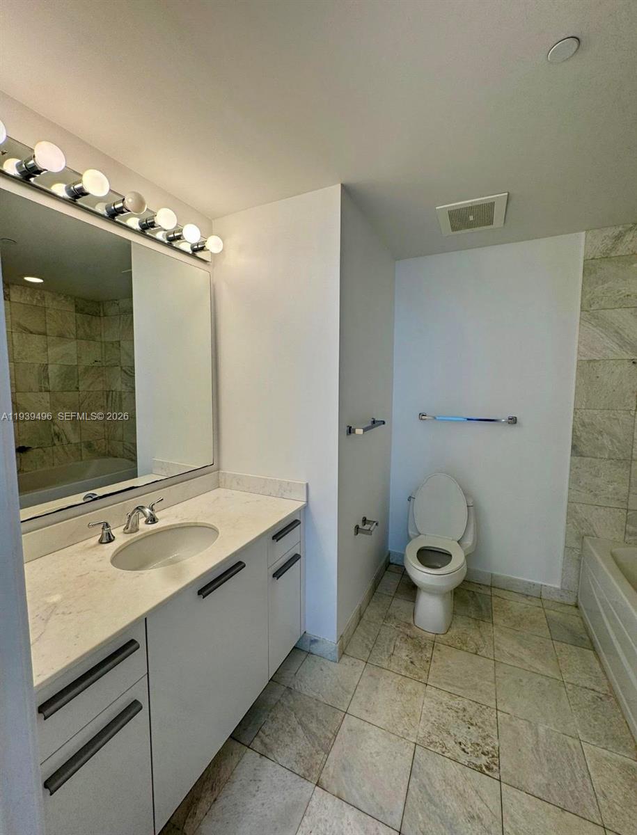 1060 BRICKELL CONDOUNIT - Residential