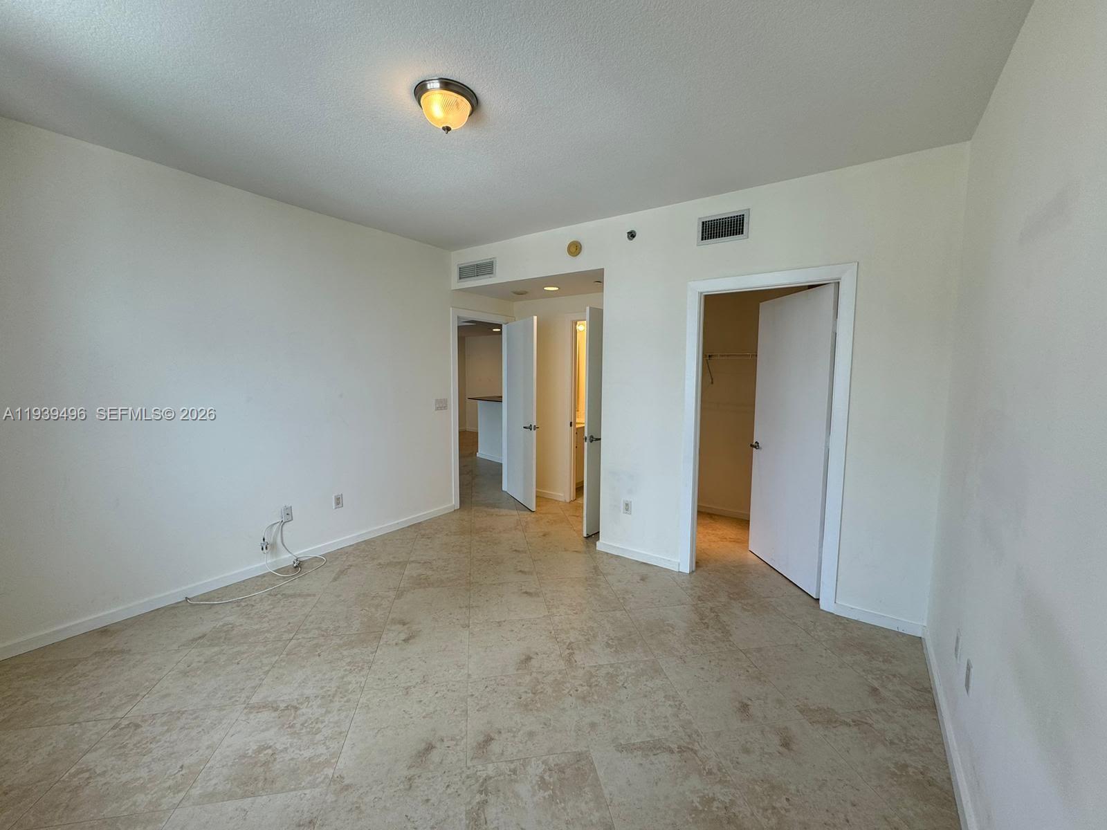 1060 BRICKELL CONDOUNIT - Residential