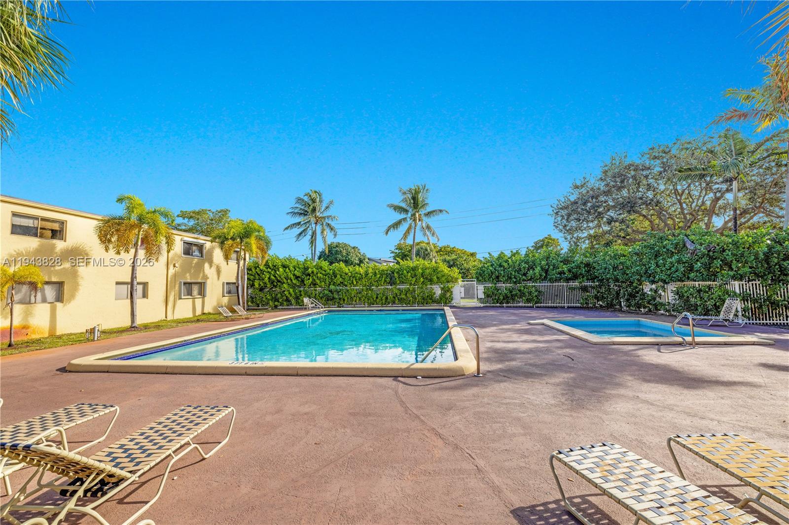 VILLAGE TOWNHOUSE-POMPANO - Residential