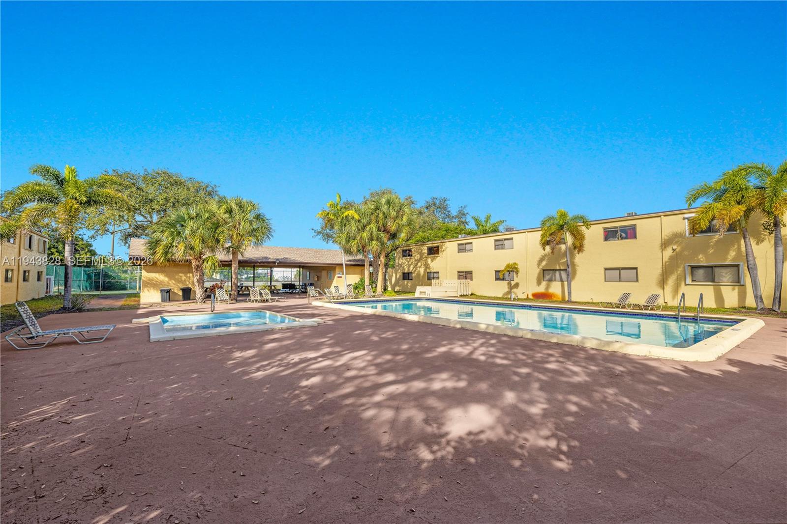 VILLAGE TOWNHOUSE-POMPANO - Residential