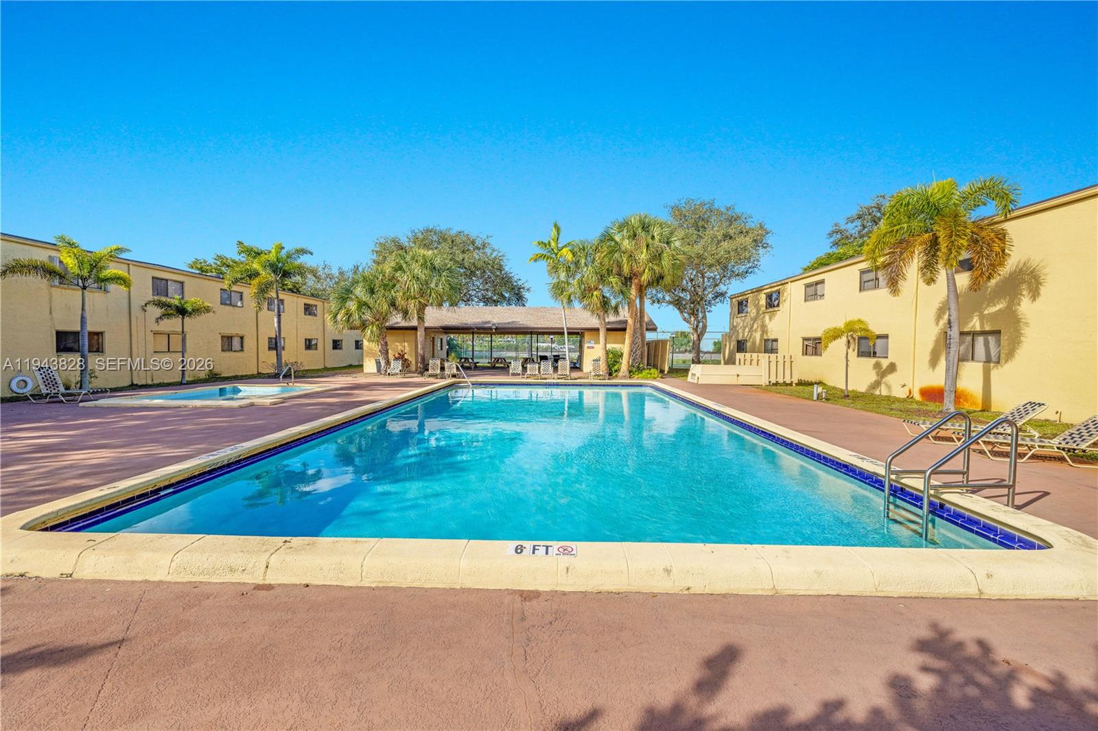 VILLAGE TOWNHOUSE-POMPANO - Residential