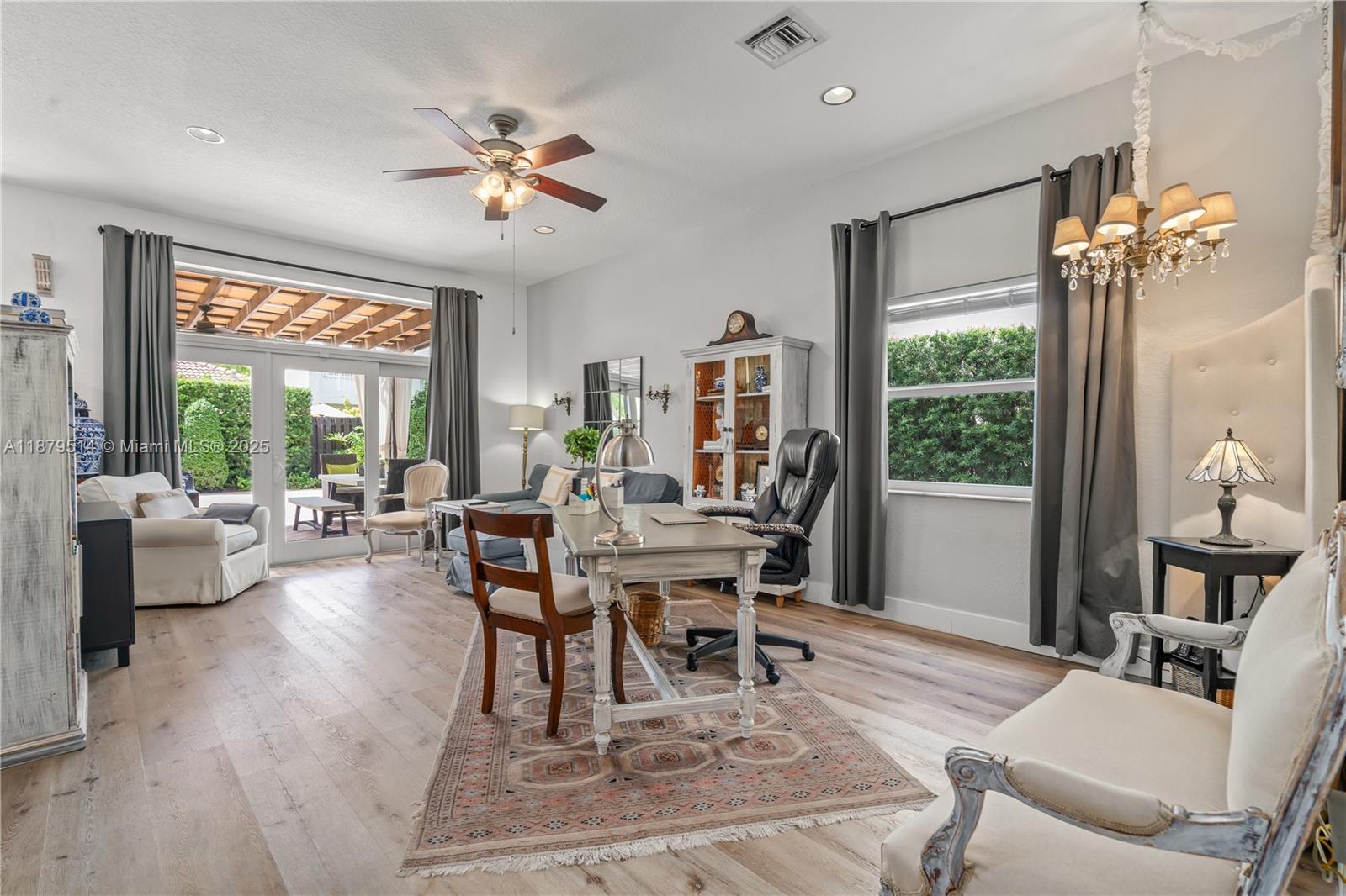 DORAL ISLES-ANTILLES - Residential