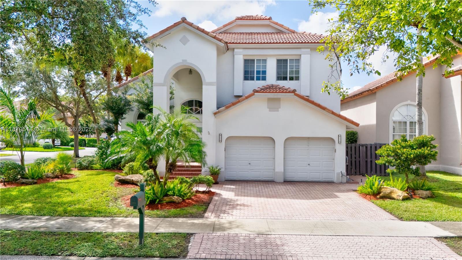 Welcome to this beautiful residence that boasts plenty of natural light, high ceilings with decorative beams, and a completely remodeled kitchen and bathrooms. The principal suite features a large closet and a bathroom equipped with all the modern features
Downstairs, you will find a combined kitchen and family room that overlooks the backyard with a covered terrace perfect for entertaining. All impact windows and doors, along with two-zone A/C units installed in 2019 and 2023.
Situated on a corner lot, this home includes a two-car garage and a spacious driveway, with guest parking just around the corner. Enjoy the resort-style clubhouse, with three swimming pools, a café, a jacuzzi, a fully-equipped exercise room, a party room, a fishing pier, a children's pool, and much more.