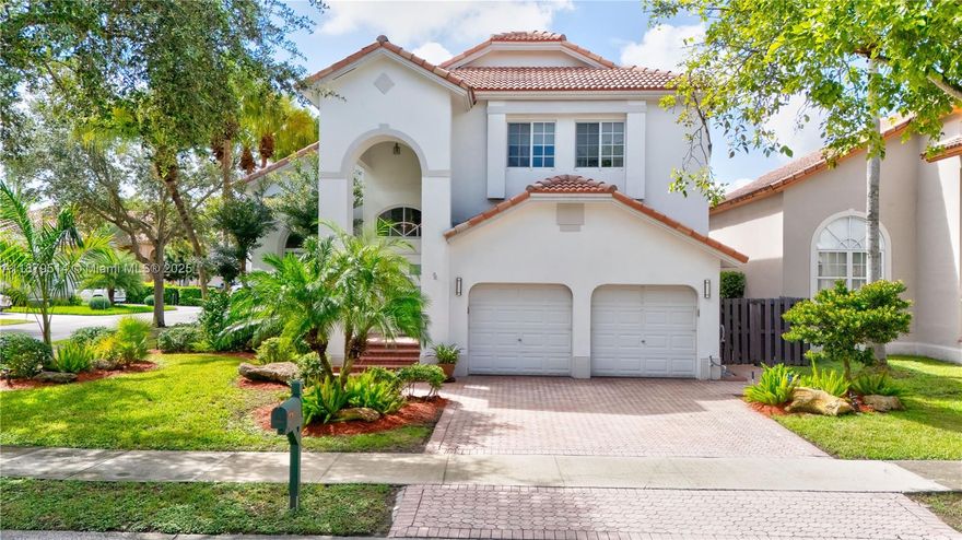 Welcome to this beautiful residence that boasts plenty of natural light, high ceilings with decorative beams, and a completely remodeled kitchen and bathrooms. The principal suite features a large closet and a bathroom equipped with all the modern features

Downstairs, you will find a combined kitchen and family room that overlooks the backyard with a covered terrace perfect for entertaining. All impact windows and doors, along with two-zone A/C units installed in 2019 and 2023. 

Situated on a corner lot, this home includes a two-car garage and a spacious driveway, with guest parking just around the corner. Enjoy the resort-style clubhouse, with three swimming pools, a café, a jacuzzi, a fully-equipped exercise room, a party room, a fishing pier, a children's pool, and much more.